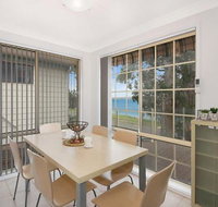 Toukley Lake House - New Castle Holiday