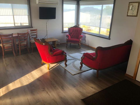 Waratah Falls Holiday Unit - New Castle Holiday 6