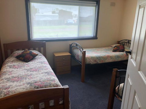 Waratah Falls Holiday Unit - New Castle Holiday 2