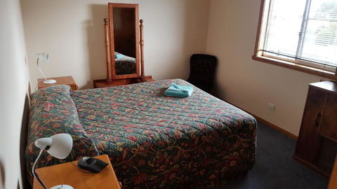 Waratah Falls Holiday Unit - New Castle Holiday 3
