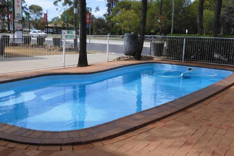 Dalby Parkview Motel - New Castle Holiday 5