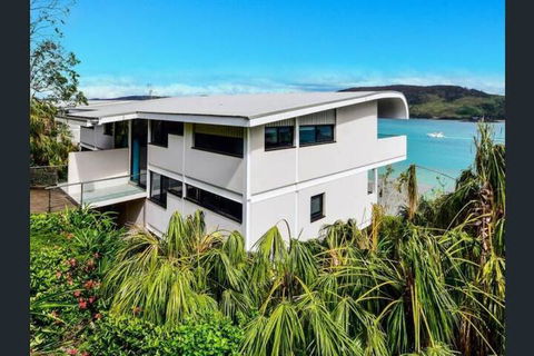 Waves 08 - Apartments - New Castle Holiday 1