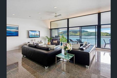 Waves 08 - Apartments - New Castle Holiday 4