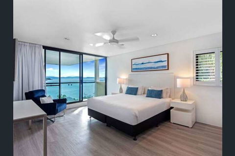 Waves 08 - Apartments - New Castle Holiday 3