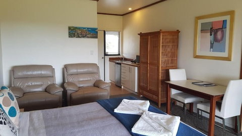 Karri Aura - New Castle Holiday 5