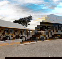 Karri Aura - New Castle Holiday