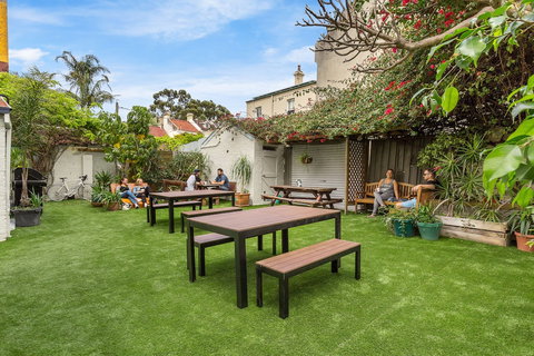 Secret Garden Backpackers - New Castle Holiday 1