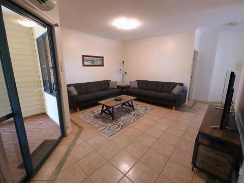 Lakeview Apartments - New Castle Holiday 5