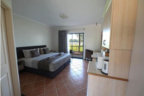 Lakeview Apartments - New Castle Holiday 4
