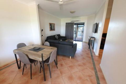 Lakeview Apartments - New Castle Holiday 3