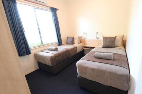 Lakeview Apartments - New Castle Holiday 0