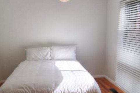 Beach Haven Poolside - New Castle Holiday 3