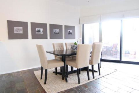 Beach Haven Poolside - New Castle Holiday 2