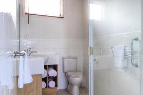 Beach Haven Poolside - New Castle Holiday 6