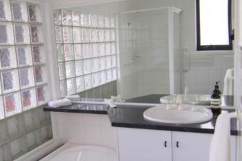 Beach Haven Poolside - New Castle Holiday 0