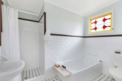 Hotel Etico At Mount Victoria Manor - New Castle Holiday 3