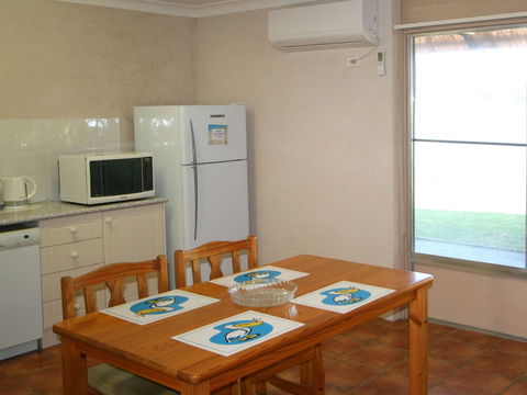Lake Edge Holiday Units - New Castle Holiday 0