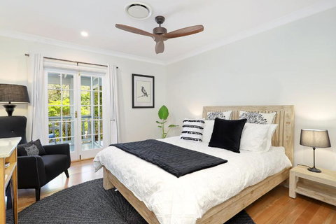 The Odd Gecko - New Castle Holiday 6