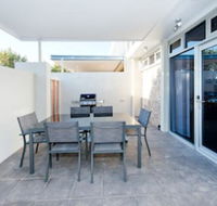 Loxton Courthouse Apartments - New Castle Holiday