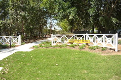 Honeybee Country Accommodation - New Castle Holiday 1