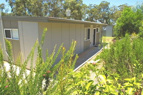 Honeybee Country Accommodation - New Castle Holiday 6