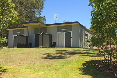Honeybee Country Accommodation - New Castle Holiday 4