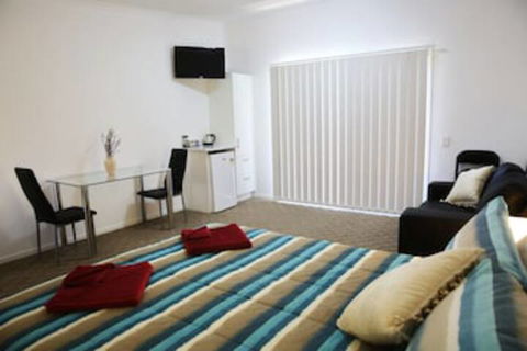 Honeybee Country Accommodation - New Castle Holiday 0