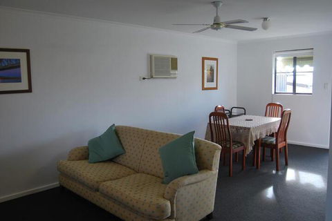 Maple Tree Cottage - New Castle Holiday 6
