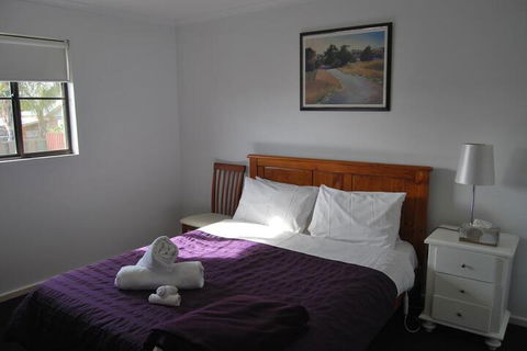 Maple Tree Cottage - New Castle Holiday 0