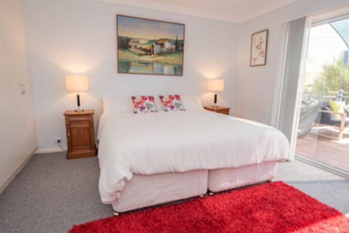 Hughes ACT New Castle Holiday