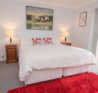 Canberra's White House - New Castle Holiday