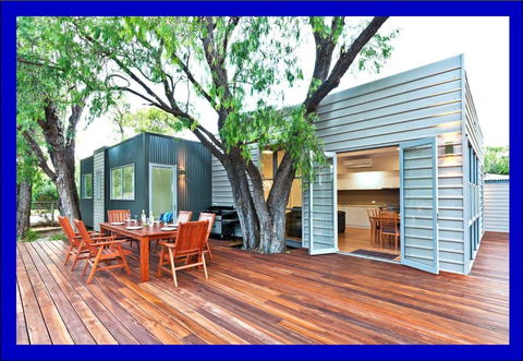 Whatmans Beach House - New Castle Holiday 1