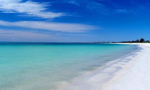 Whatmans Beach House - New Castle Holiday 3