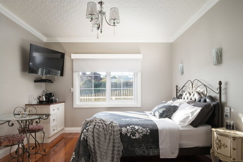 Noah's - New Castle Holiday 1