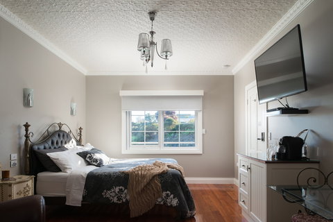 Noah's - New Castle Holiday 4