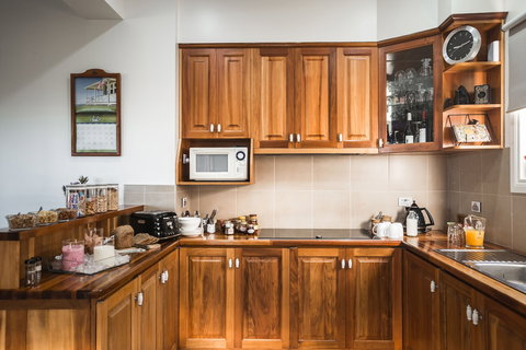 Noah's - New Castle Holiday 3