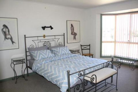 Maslin Beach House - New Castle Holiday 3