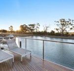 Gippsland Lakehouse a Canal frontage - New Castle Holiday