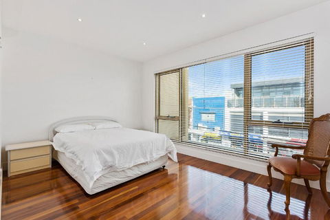 Balwyn Boutique Apartments - New Castle Holiday 6