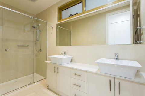 Balwyn Boutique Apartments - New Castle Holiday 2