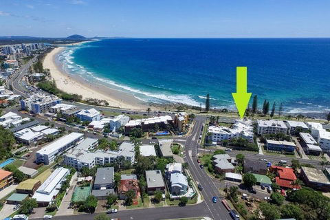 Alex Headland Beachfront - New Castle Holiday 6