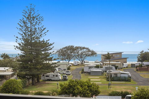 Woolgoolga Executive Apartment - New Castle Holiday 5