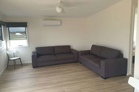 Lara Lodge - New Castle Holiday 3