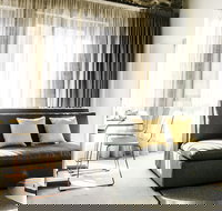 Veriu Broadway - New Castle Holiday