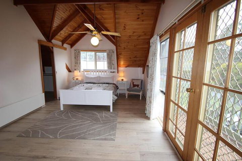 Halinka Lodge - New Castle Holiday 4