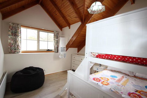 Halinka Lodge - New Castle Holiday 6