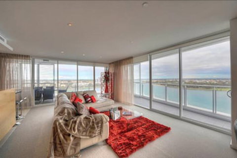 Bridgepoint 1105 - New Castle Holiday 0