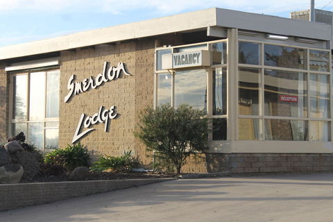 Smerdon Lodge Motel - New Castle Holiday 2