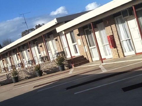 Smerdon Lodge Motel - New Castle Holiday 1