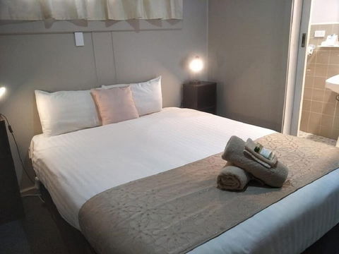 Smerdon Lodge Motel - New Castle Holiday 5